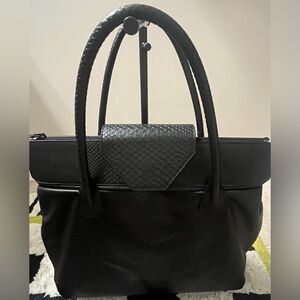 Allesia lg black boa bag ret $995